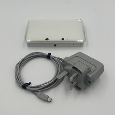 Nintendo 3DS Console White – Charger - 2GB SD Card