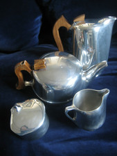 SUPERB PICQUOT WARE TEA+COFFEE POTS,MILK JUG ,SUGAR BOWL