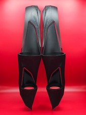 A pillar speaker pods 