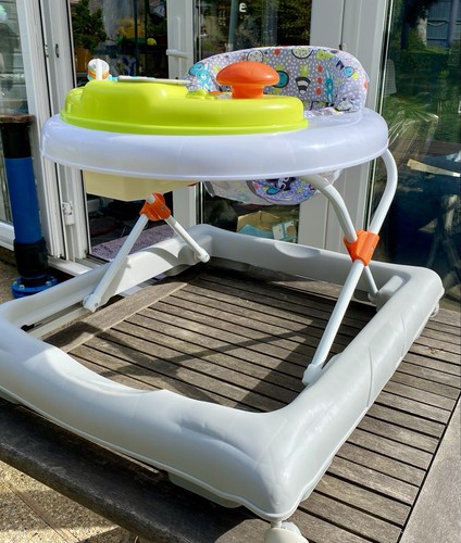 Red kite round baby walker - go,