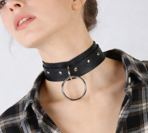 Womens big ring choker - o,