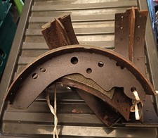 FORD TRANSIT MK2 VAN CAMPER 150 175 190 TWIN WHEEL REAR BRAKE SHOES NEW OLD STOC