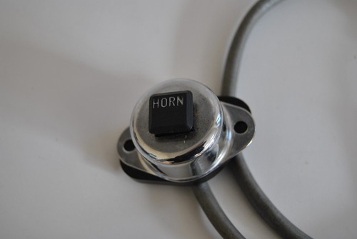 Horn switch assembly for