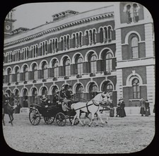 QUEEN VICTORIA IN A HORSE DRAWN CARRIAGE C1900 ANTIQUE Magic Lantern Slide PHOTO