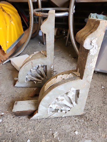 Large wooden corbel - large,