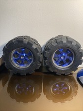 2 Hot Bodies Padlock Tires On