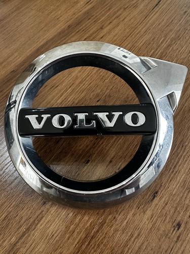 Volvo v40 front grill badge - v40,