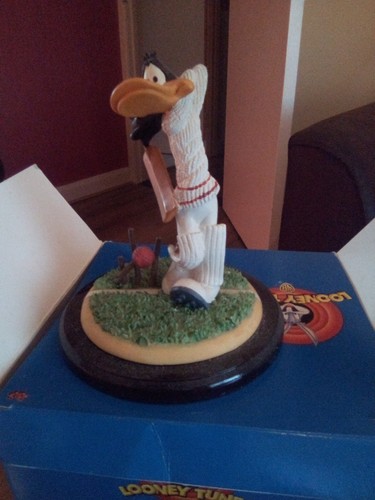 Looney tunes collectable resin - collectable,