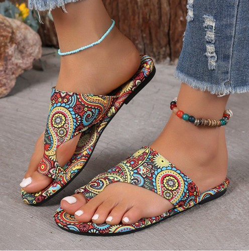 Womens flat sandals - toe, post