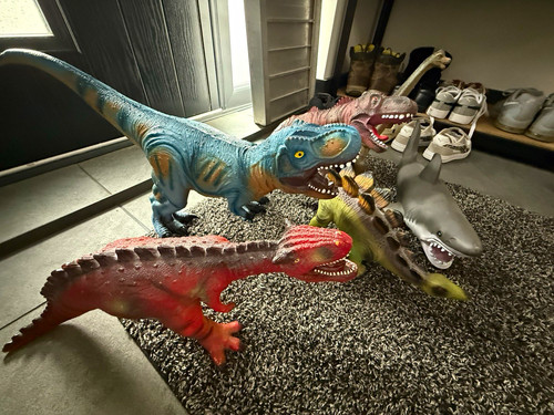 Dinosaur figures large - ,