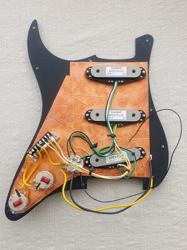 Strat scratchplate with