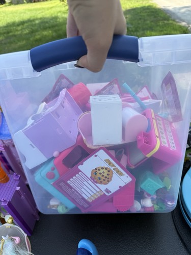 Many shopkins collectible - many,