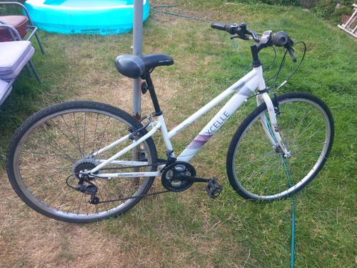 Apollo ladies hybrid bike 700