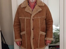 VINTAGE men’s tan real sheepskin retro rancher/Del boy style coat approx size 48