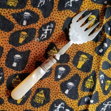 VICTORIAN SILVER PLATE SARDINE FORK WITH MOTHER O' PEARL HANDLE 5.5" LONG