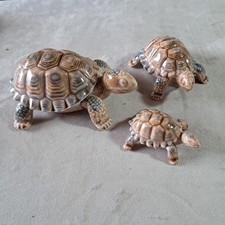 Wade Tortoise Figurines, set