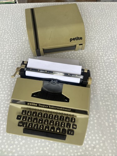 Petite super international - petite,