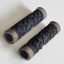 Yeti Handlebar Grips Set MTB Mountain Bike Retro Pair of bicycle black grey