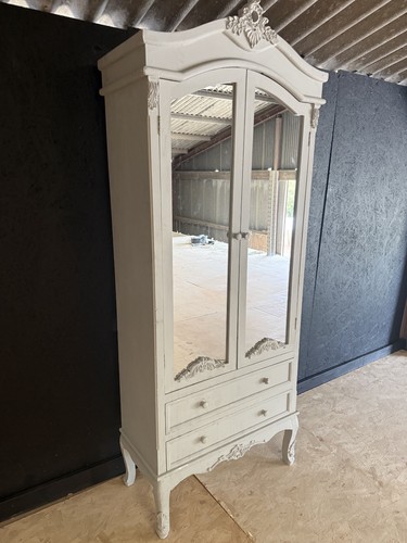 Armoire