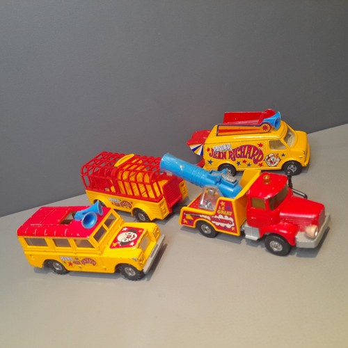 Vintage corgi circus - vintage,
