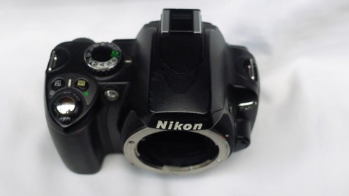 Nikon d40 camera body - nikon,