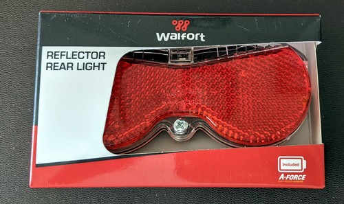 Bicycle rear reflector with