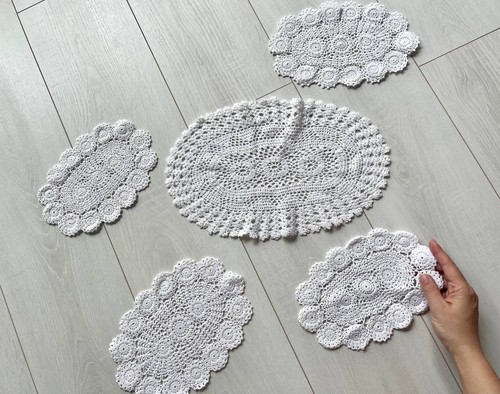Vintage crochet lace - , doilies