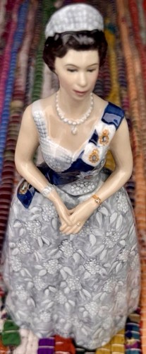 Royal doulton rare queen - royal,