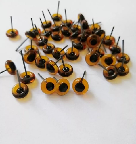 Brown glass pin eyes 5 - pin,