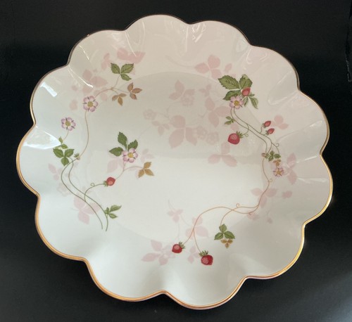 Wedgwood wild strawberry bone - wild,