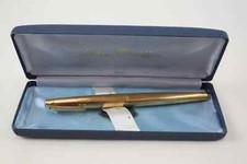 a Sheaffer ladies pen 14 ct gold nib and gold in colour