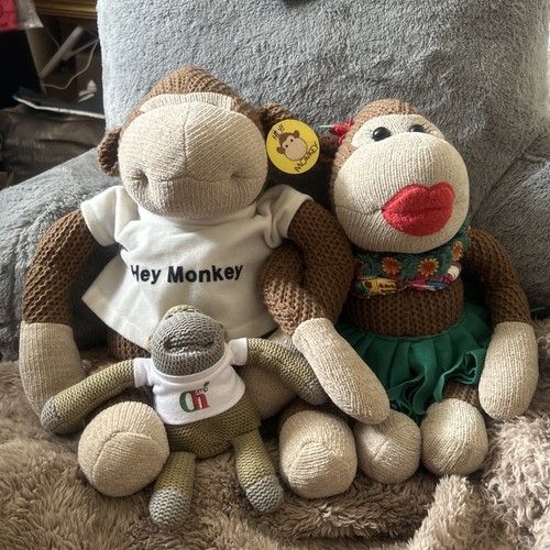 Hey monkey family dad mum - dad,