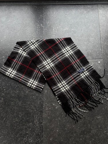 Title black and red plaid - black,