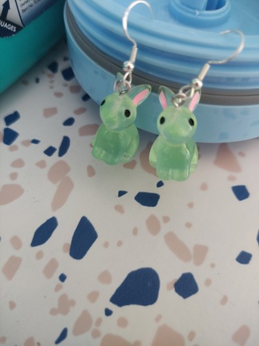 Green resin rabbits - green,