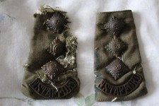 NORTH STAFFORDSHIRE REGIMENT - PAIR OF EPAULETTES WITH NSTAFFORD BADGE & PIPS