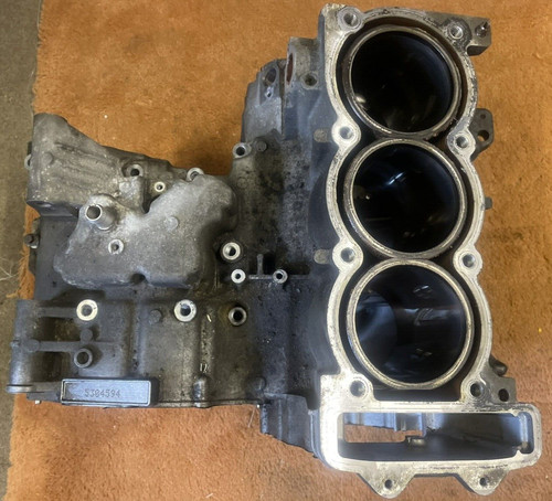 Triumph t595 955i crankcases - triumph,