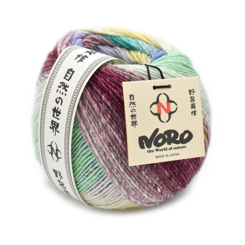 Self patterning noro koma - koma, yarn