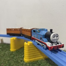 Plarail TOMY Trackmaster -