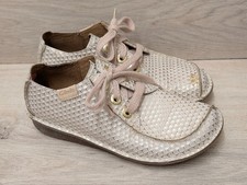 Clarks uk 5 Women’s Lace Up Leather Shoes Gold Geometric Pattern Casual Comfort