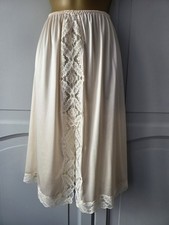 LADIES VTG ST MICHAEL LIGHT BEIGE SILKY NYLON HALF SLIP SIZE 18-20