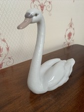 Lladro Graceful Swan Figurine Handcrafted Porcelain Spain 5230