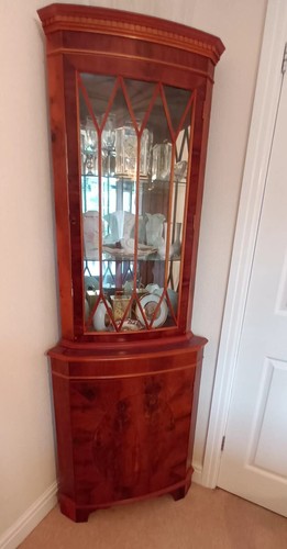 Corner display cabinet - corner,