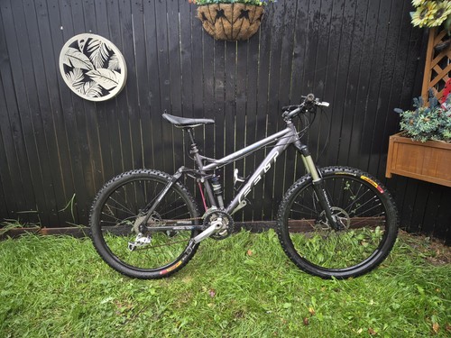 Mountain bike full - mountain, suspension