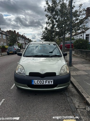2002 door toyota yaris - 3,