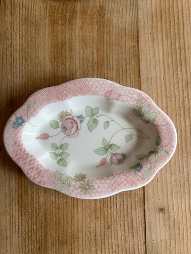 Wedgwood rosehip trinket pin - trinket,