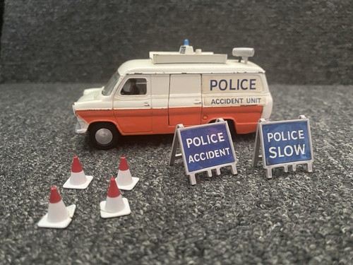 Genuine dinky 287 police - 287,