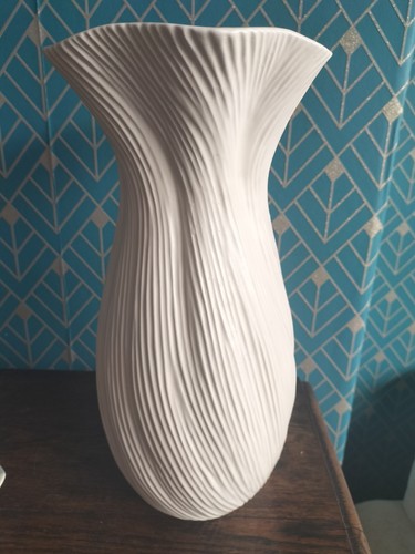 Bisque ribbed vase - vase, cream