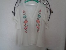 LADIES WHITE EMBROIDERED TOP SIZE 20