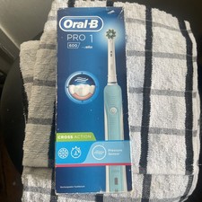 Oral-B Pro 1 600 Sensitive Clean Electric Toothbrush cross action