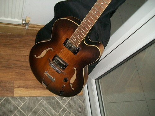 Hollow body electric guitar - electric,